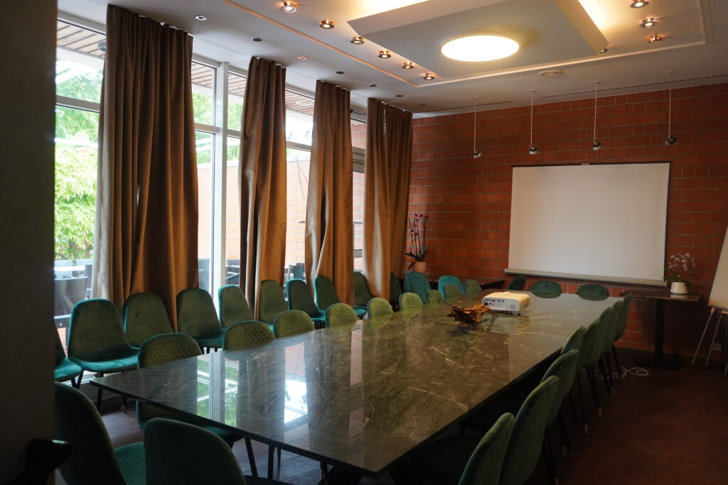 charlie costini restaurant meetingraum